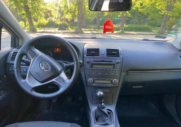 Toyota Avensis cena 27500 przebieg: 210000, rok produkcji 2011 z Koszalin małe 106